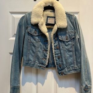 Asos Denim cropped jacket with Sherpa collar. US size 4 UK size 8.